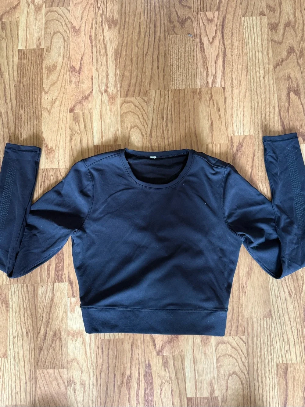 lululemon athletica Black Long-Sleeve Cropped shirt